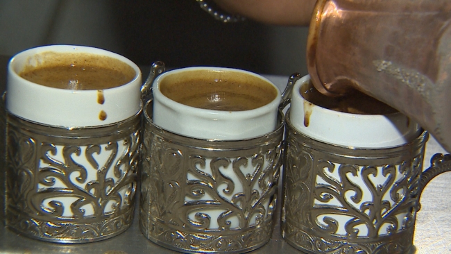 Ramazan akşamlarının vazgeçilmezi "kumda Türk kahvesi"